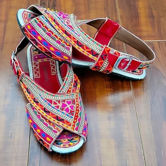 Multi-colored embroidery sandals - Picture 3 of 4